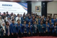 Foto: Mahasiswa Fakultas Hukum Universitas Diponegoro (UNDIP) berfoto bersama usai audiensi untuk mengawal implementasi Undang-Undang Perlindungan Pekerja Rumah Tangga (UU PPRT).