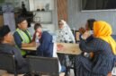 Di tengah sorotan terhadap berbagai persoalan pemasyarakatan, Lembaga Pemasyarakatan (Lapas) Kelas IIB Cianjur menghadirkan pelayanan yang menyentuh sisi kemanusiaan. Melalui program Kunjungan Lansia, warga binaan yang terkendala kesehatan dan keluarga lanjut usia kembali mendapatkan kesempatan bertemu orang-orang tercinta, bahkan setelah lima tahun terpisah.