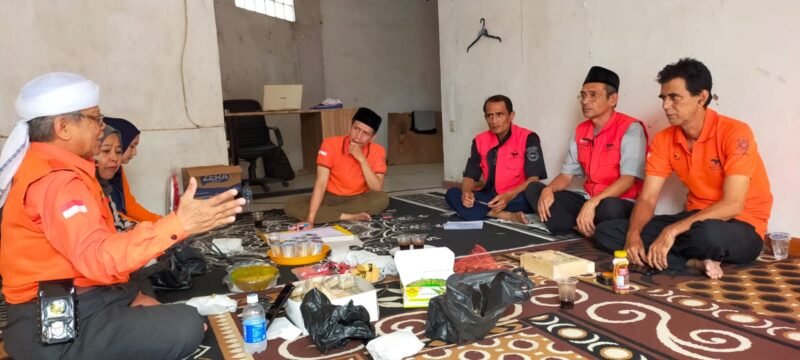 Foto: Jajaran pengurus Dewan Pimpinan Daerah (DPD) Partai Gerakan Rakyat (PGR) Kabupaten Sukabumi menggelar rapat konsolidasi internal di Kantor Sekretariat DPD PGR, Legos, Cicurug, Kabupaten Sukabumi.