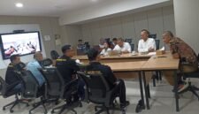 Komisi Penelitian, Pendataan dan Ratifikasi (P2R) Dewan Pers menerima kunjungan perwakilan Persatuan Wartawan Indonesia (PWI) Kabupaten Murung Raya, Kalimantan Tengah, Senin (26/10). Mereka diterima langsung oleh Ketua Komisi P2R Dewan Pers, Yogi Hadi Ismanto, dan jajarannya.