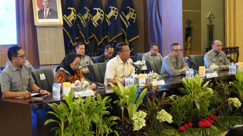 Kementerian Hukum menyiapkan kebijakan tarif nol rupiah atau Rp0 untuk layanan rekomendasi penutupan situs yang diduga melanggar kekayaan intelektual (KI). Kebijakan ini diharapkan mempermudah pencipta, pemegang hak, dan pelaku usaha melaporkan pelanggaran di ruang digital tanpa dibebani biaya permohonan.