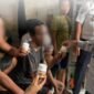 Foto: Petugas medis Rutan Kelas IIB Tanjung Pura memberikan vitamin kepada warga binaan saat pelaksanaan program Dokter Keliling (Darling) di blok hunian, Senin (26/10/2026). 