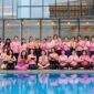 Foto: Peserta Pinktober Sunset Yoga berfoto bersama usai mengikuti kegiatan yoga di Vertu Pool Terrace, Vertu Harmoni Jakarta.