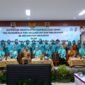 Foto: Ketua TP PKK Jakarta Timur, Essie Feransie Munjirin, bersama jajaran kader TP PKK berfoto bersama saat kegiatan Supervisi, Monitoring, dan Evaluasi (SME) TP PKK tingkat kecamatan dan kelurahan se-Kecamatan Makasar di Aula Kantor Kecamatan Makasar, Jakarta Timur, Selasa (27/10/2026). 