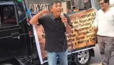 Foto: Ketua Pemuda Penjaga Tampomas (PANAS), Cecep, menyampaikan aspirasi dan seruan menjaga Gunung Tampomas dalam momentum peringatan Sumpah Pemuda 2026.