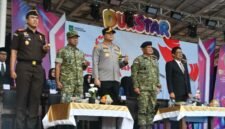 Foto: Sejumlah pejabat TNI, Polri, dan unsur pemerintah menghadiri kegiatan peringatan Sumpah Pemuda ke-98 Tahun 2026 di Kota Batam.