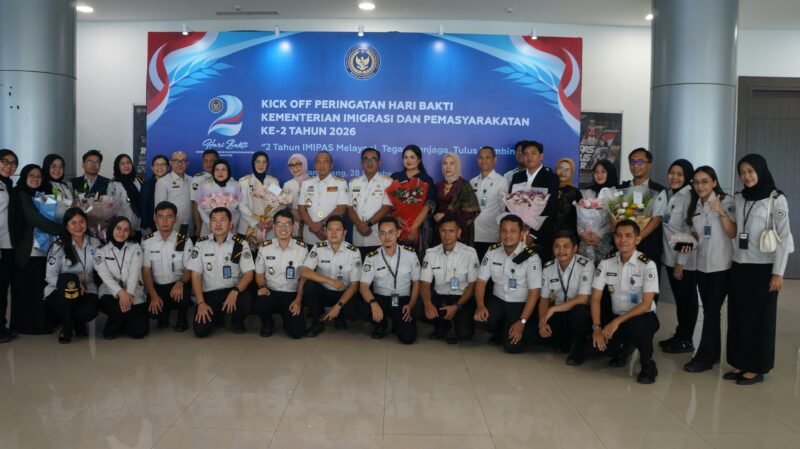 Momentum peringatan Hari Sumpah Pemuda ke-98, Rabu (28/10/2026), menjadi penanda penting bagi Kementerian Imigrasi dan Pemasyarakatan (Kemenimipas). Bertempat di Auditorium Prof. Dr. H. Muladi, S.H., Kampus Politeknik Imigrasi dan Politeknik Ilmu Pemasyarakatan (Poltek Imipas), kementerian tersebut melantik 28 pejabat pimpinan tinggi di lingkungan keimigrasian dan pemasyarakatan.