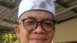 Foto: Kuncen Tampomas, Uyut Anom, menyampaikan sikap penolakan terhadap rencana pengembangan Wilayah Panas Bumi (WPSPE) seluas 22.514 hektare yang mencakup kawasan Gunung Tampomas, Kabupaten Sumedang. 