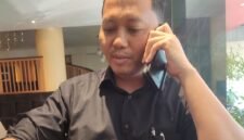 Foto: Perwakilan Manajemen Citi M Hotel, Anang, menyampaikan imbauan kepada masyarakat agar lebih waspada terhadap dugaan penipuan pemesanan kamar hotel secara online yang mengatasnamakan Citi M Hotel, Jakarta Pusat, Sabtu (3/10/2026).