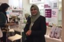 Foto: Dr. dr. Renni Yuniati, Sp.D.V.E., Subsp.D.T., FINSDV, FAADV, M.H., berada di stan PT Muntira Kosmeditama (Munkos) dalam gelaran Cosmobeauté Indonesia 2026 di ICE BSD City, Tangerang.
