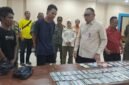 Foto: Ribuan Obat Hasil Penertiban Dipamerkan, Satpol PP Jakpus Klaim Serahkan Barang Bukti ke Polisi.