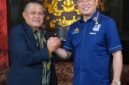 Foto:  Eddy Wijaya berfoto bersama mantan Kepala Lapas Sukamiskin dan Cirebon, Mashudi, dalam sebuah pertemuan. Keduanya membahas persoalan pemasyarakatan, termasuk dugaan perlakuan istimewa terhadap narapidana berduit yang menjadi sorotan dalam tayangan Podcast EdShareOn.