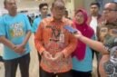 Foto: Wali Kota Administrasi Jakarta Pusat, Arifin, memberikan keterangan kepada awak media saat meninjau kegiatan vaksinasi rabies dan sterilisasi kucing gratis di Gajah Mada Plaza, Jakarta Pusat, Kamis (22/10/2026).