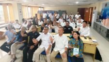 Foto: Peserta Orientasi Kewartawanan dan Keorganisasian (OKK) PWI Jaya Angkatan ke-25 Tahun 2026 berfoto bersama usai mengikuti kegiatan di Sekretariat PWI Jaya, Jakarta, Senin (26/10/2026).