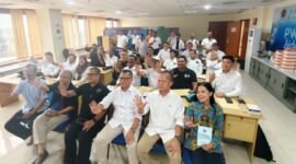 Foto: Peserta Orientasi Kewartawanan dan Keorganisasian (OKK) PWI Jaya Angkatan ke-25 Tahun 2026 berfoto bersama usai mengikuti kegiatan di Sekretariat PWI Jaya, Jakarta, Senin (26/10/2026). 
