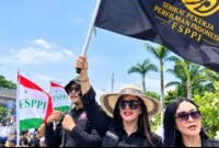 Foto: (tengah) Sekretaris Jenderal FSPPI, R.A.A.V.D. Barbie Kumala Sari. (Istimewa)