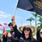 Foto: (tengah) Sekretaris Jenderal FSPPI, R.A.A.V.D. Barbie Kumala Sari. (Istimewa)
