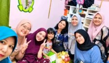 Foto: Kelas 4B SDN Bidara Cina 01 Pagi Buktikan Arti Kekeluargaan Lewat Kunjungan kepada Safa. (Istimewa)