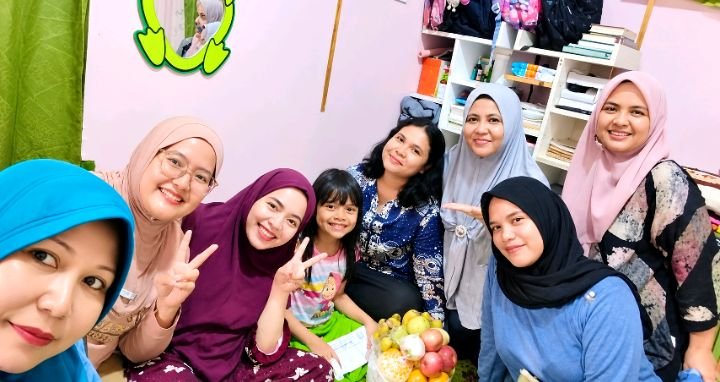 Foto: Kelas 4B SDN Bidara Cina 01 Pagi Buktikan Arti Kekeluargaan Lewat Kunjungan kepada Safa. (Istimewa)