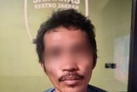Foto: Terduga pelaku berinisial R, berusia 29 tahun, diamankan pada Senin (19/10/2026) sekitar pukul 17.00 WIB di kawasan Jalan Tomang Raya, Jakarta Barat. (Istimewa)