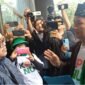 Koordinator KPKNU Muhammad Solihin bersama sejumlah kiai kampung mendatangi Komisi Pemberantasan Korupsi (KPK) untuk mendesak pengusutan dugaan suap dan manipulasi politik dalam proses pemilihan Rais Aam Nahdlatul Ulama (NU) pada muktamar di Jombang.