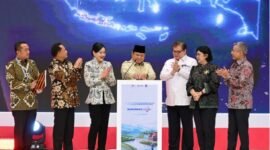 Presiden Prabowo Subianto meluncurkan Dewan Nasional Kesejahteraan Keuangan (DNKK) untuk memperkuat kebijakan keuangan inklusif dan meningkatkan kesejahteraan keluarga. Pemerintah juga menargetkan penyaluran kredit rakyat mencapai Rp400 triliun pada 2027 guna mendorong pertumbuhan ekonomi dari daerah.