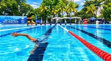 Foto: Aksi pertama berupa renang estafet selama 24 jam tanpa henti dilaksanakan pada Sabtu, 24 Oktober 2026, di kolam tanding Atlantis Water Adventure. Sebanyak 21 perenang yang merupakan lifeguard. (Dok: Fahmy/okj)