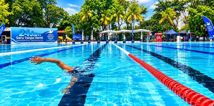 Foto: Aksi pertama berupa renang estafet selama 24 jam tanpa henti dilaksanakan pada Sabtu, 24 Oktober 2026, di kolam tanding Atlantis Water Adventure. Sebanyak 21 perenang yang merupakan lifeguard. (Dok: Fahmy/okj)