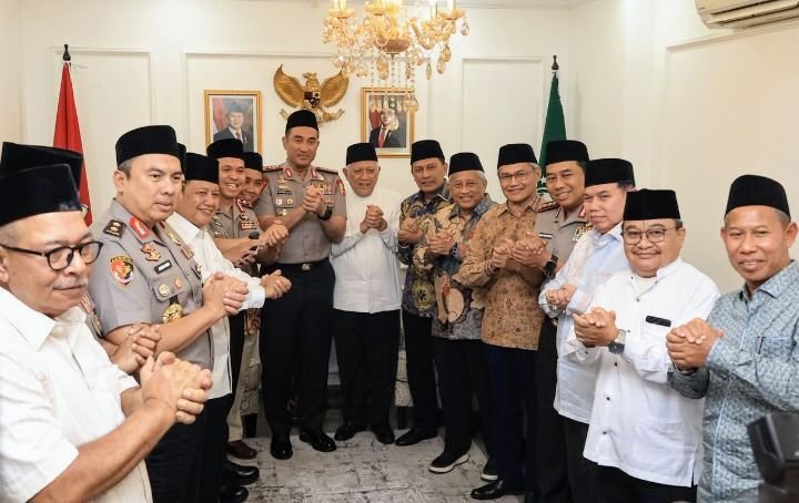 Foto: Pertemuan Kapolri dengan Ketua Umum PBNU KH Abdul Hakim Mahfudz atau Gus Kikin beserta jajaran di kantor PBNU, Kamis (29/10/2026). (Istimewa)