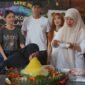 Koprabu Law Firm bersama Irwan Team menggelar kegiatan bakti sosial bertajuk *“Berbagi Karya, Menebar Bahagia”* dengan menghadirkan layanan potong rambut gratis bagi masyarakat. Kegiatan tersebut melibatkan lebih dari 100 peserta dan dimeriahkan Persatuan Musisi Sulawesi Utara Jabodetabek.